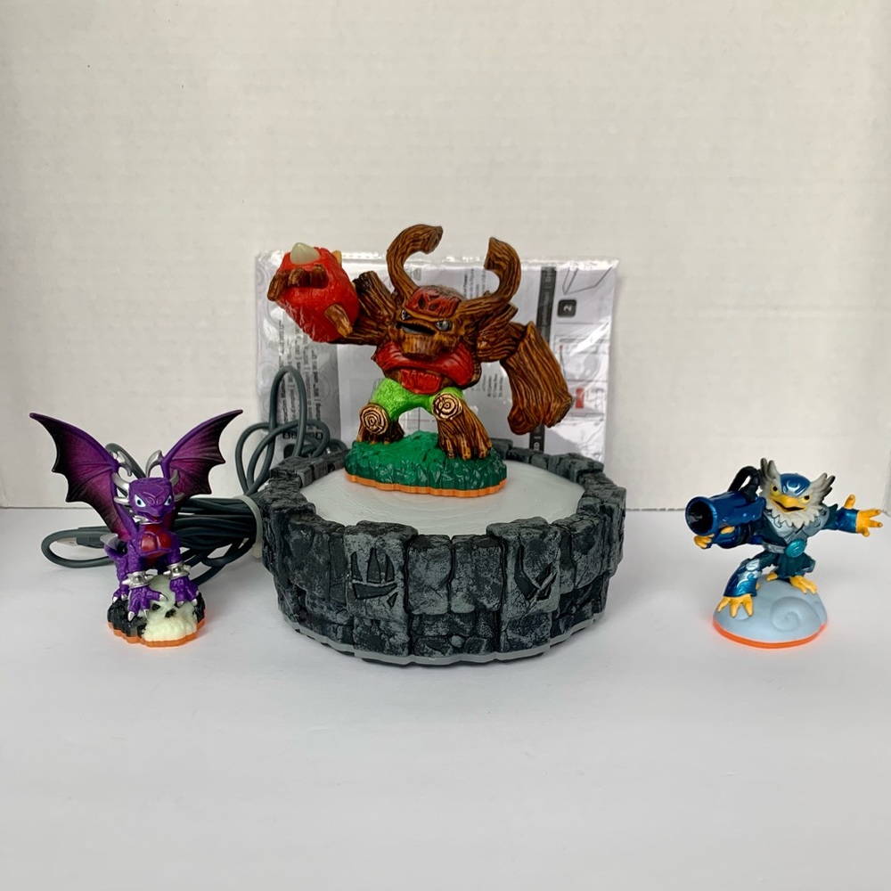 Nintendo sky lander figurines and a game portal